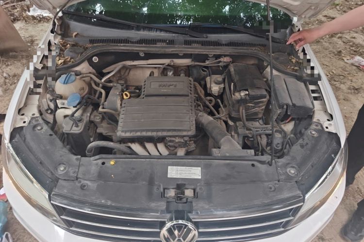 Used Volkswagen Sagitar 2015 1.6L Manual Comfort Model Engine Bay