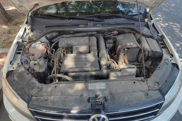 Used Volkswagen Sagitar 2015 230TSI Automatic Luxury Model Engine Bay