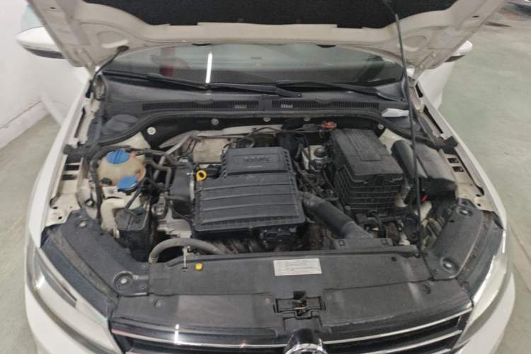 Used Volkswagen Sagitar 2015 1.6L Automatic Comfort Model Engine Bay