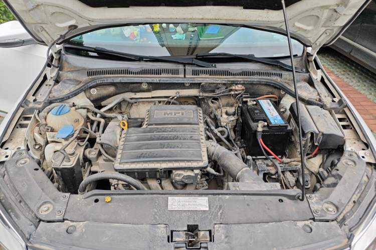 Used Volkswagen Sagitar 2015 1.6L Automatic Fashion Model Engine Bay