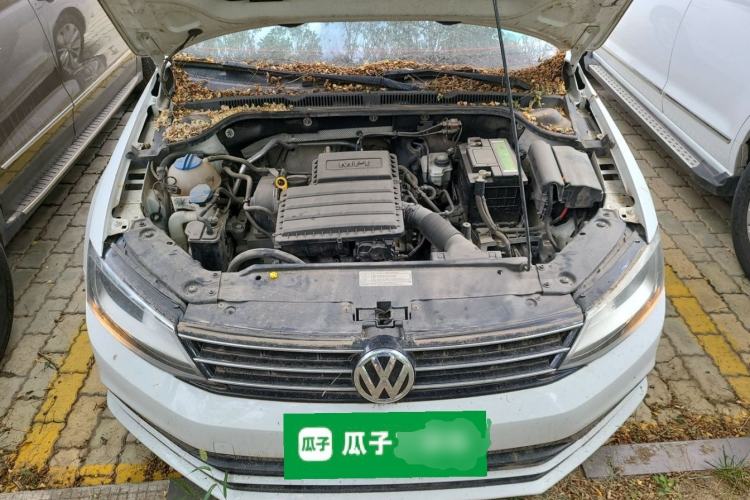 Used Volkswagen Sagitar 2015 1.6L Manual Fashion Edition Engine Bay