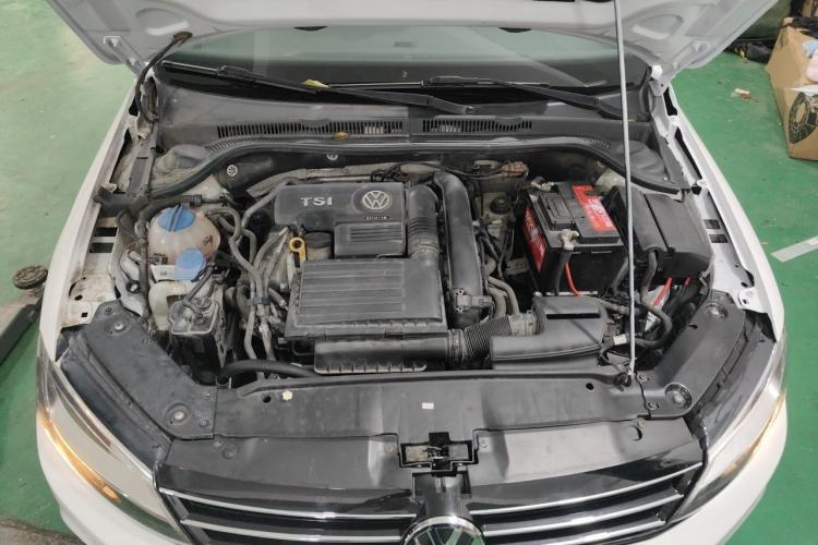 Used Volkswagen Sagitar 2015 230TSI Automatic Luxury Model Engine Bay