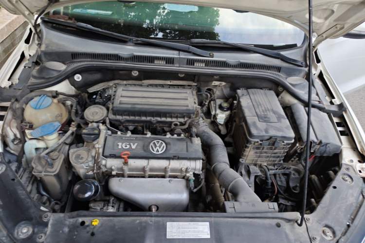 Used Volkswagen Sagitar 2015 1.6L Automatic Comfort Model Engine Bay