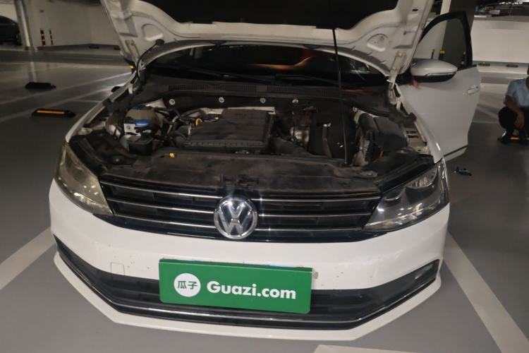 Used Volkswagen Sagitar 2015 1.6L Manual Comfort Model Engine Bay