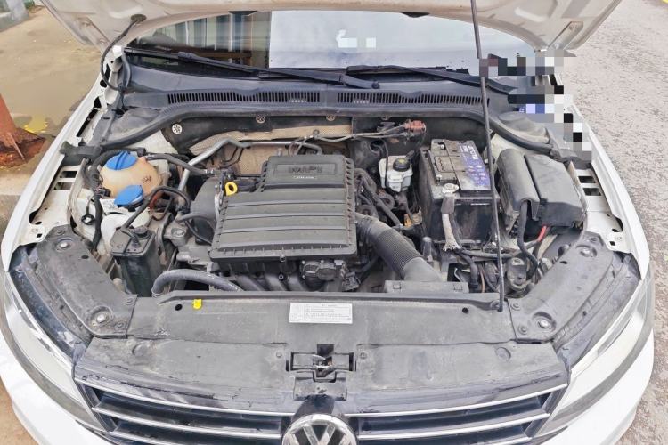 Used Volkswagen Sagitar 2015 1.6L Manual Comfort Model Engine Bay