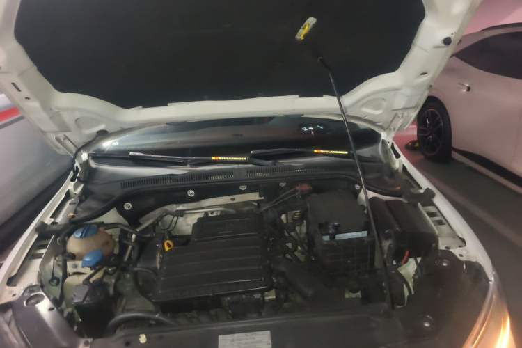 Used Volkswagen Sagitar 2015 1.6L Automatic Comfort Model Engine Bay