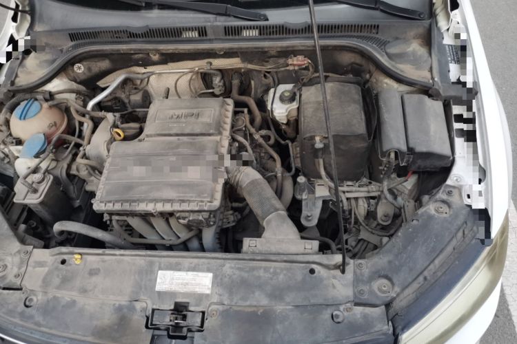 Used Volkswagen Sagitar 2015 1.6L Manual Comfort Model Engine Bay