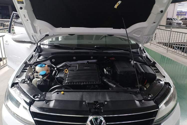 Used Volkswagen Sagitar 2015 1.6L Automatic Comfort Model Engine Bay