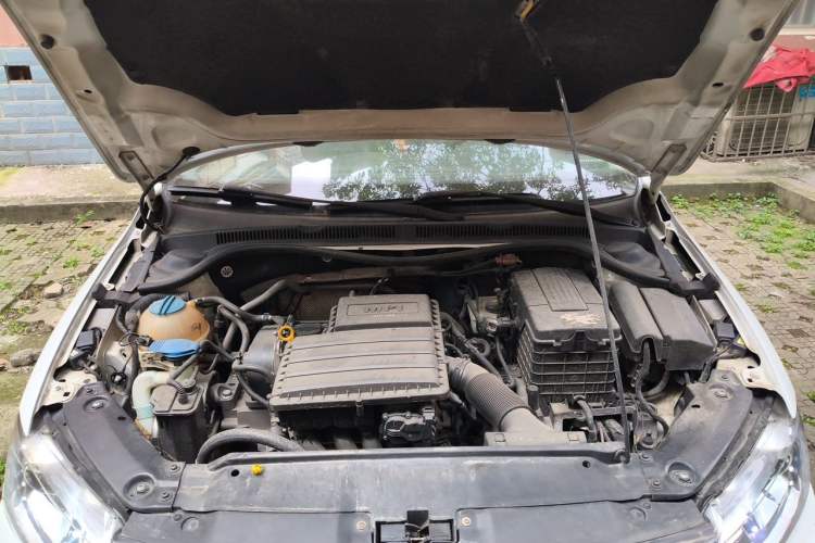 Used Volkswagen Sagitar 2015 1.6L Automatic Comfort Model Engine Bay