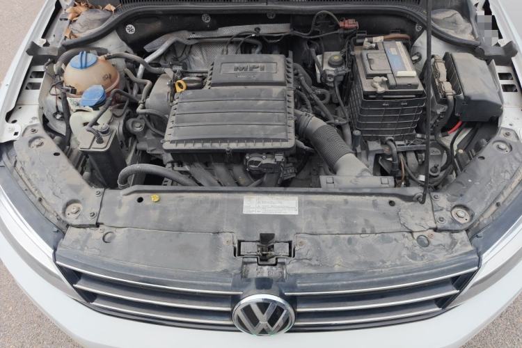 Used Volkswagen Sagitar 2015 1.6L Automatic Fashion Model Engine Bay