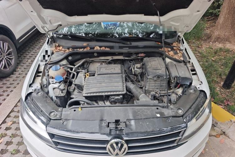 Used Volkswagen Sagitar 2015 1.6L Automatic Comfort Model Engine Bay