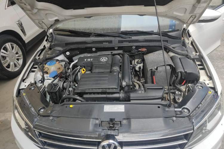 Used Volkswagen Sagitar 2015 230TSI Automatic Luxury Model Engine Bay