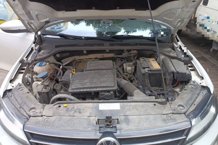 Used Volkswagen Sagitar 2015 1.6L Manual Comfort Model Engine Bay