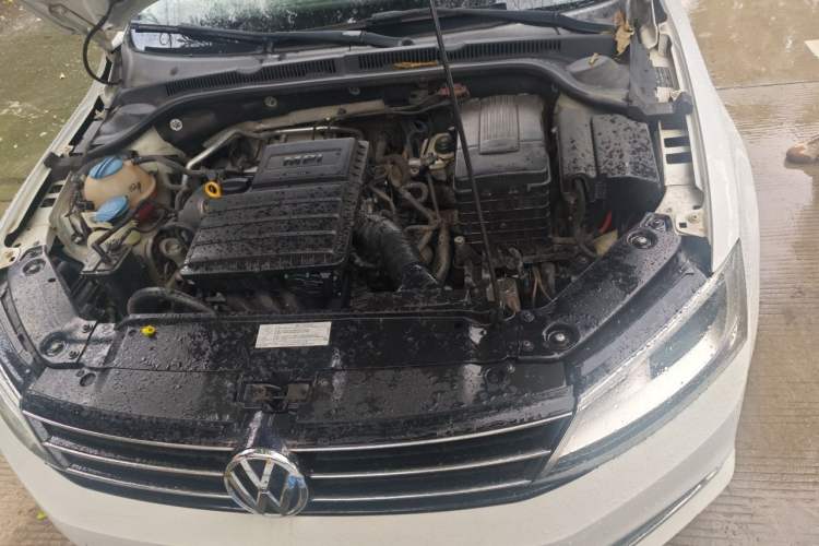Used Volkswagen Sagitar 2015 1.6L Automatic Comfort Model Engine Bay