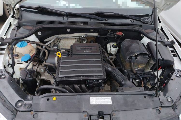 Used Volkswagen Sagitar 2015 1.6L Manual Comfort Model Engine Bay