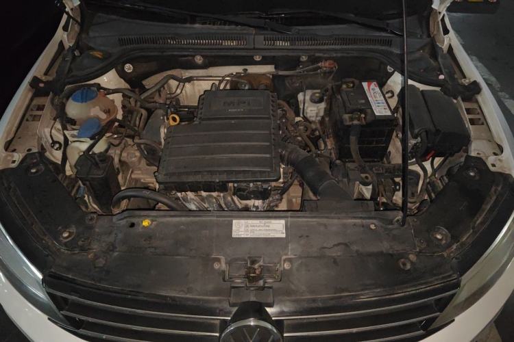 Used Volkswagen Sagitar 2015 1.6L Manual Comfort Model Engine Bay