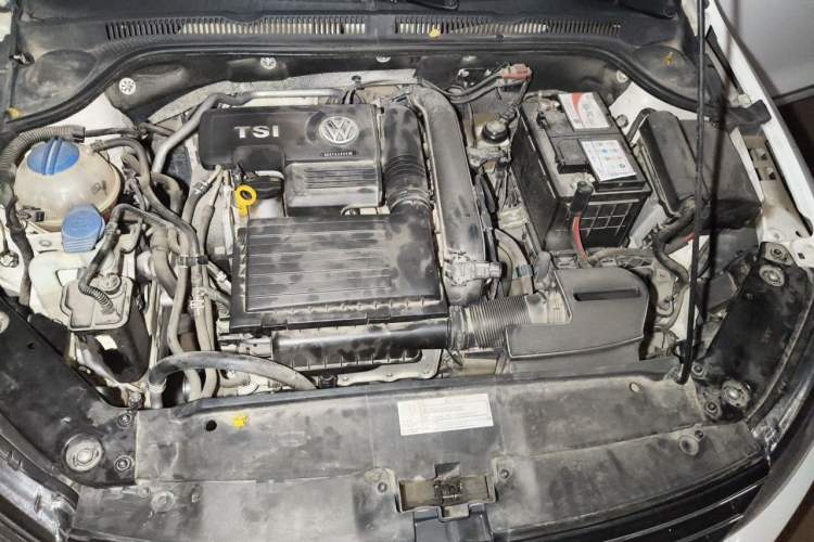 Used Volkswagen Sagitar 2015 230TSI Automatic Luxury Model Engine Bay