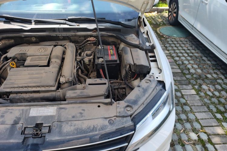 Used Volkswagen Sagitar 2015 230TSI Automatic Comfort Version Engine Bay Left