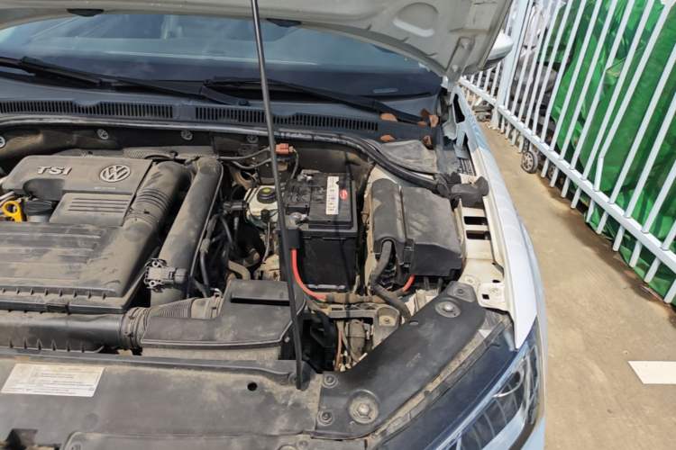 Used Volkswagen Sagitar 2015 230TSI Automatic Comfort Version Engine Bay Left