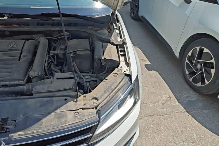 Used Volkswagen Sagitar 2015 230TSI Automatic Comfort Version Engine Bay Left