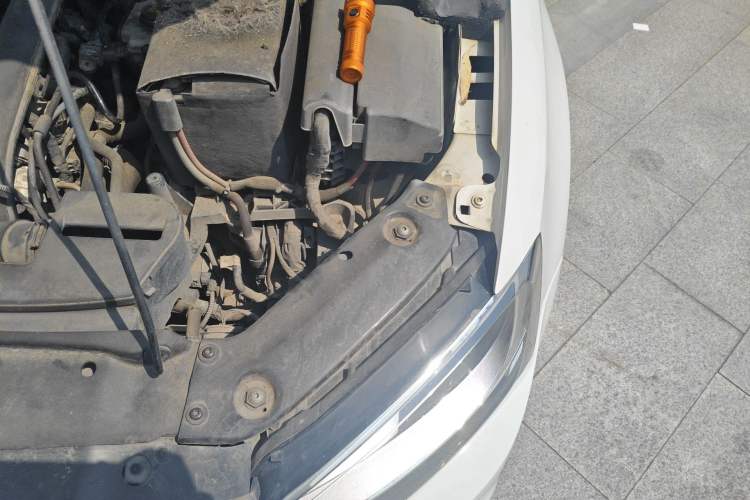 Used Volkswagen Sagitar 2015 230TSI Automatic Luxury Model Engine Bay Left