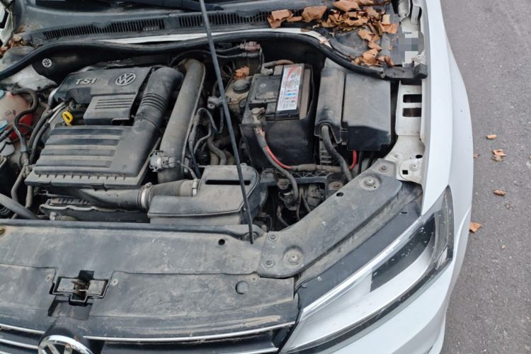 Used Volkswagen Sagitar 2015 230TSI Automatic Luxury Model Engine Bay Left
