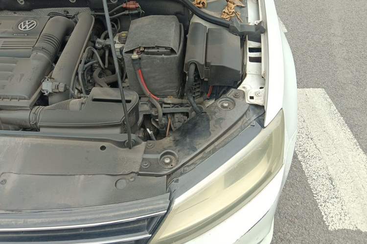 Used Volkswagen Sagitar 2015 230TSI Automatic Luxury Model Engine Bay Left