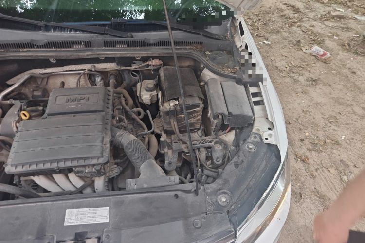 Used Volkswagen Sagitar 2015 1.6L Manual Comfort Model Engine Bay Left