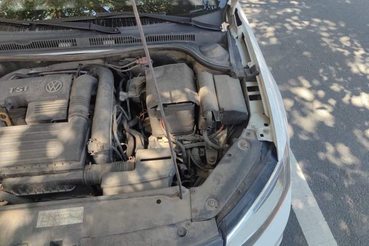 Used Volkswagen Sagitar 2015 230TSI Automatic Luxury Model Engine Bay Left