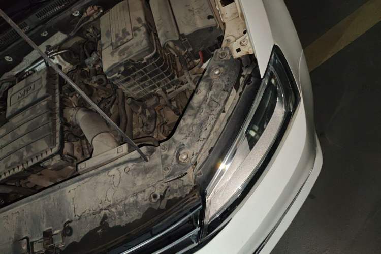 Used Volkswagen Sagitar 2015 1.6L Automatic Comfort Model Engine Bay Left