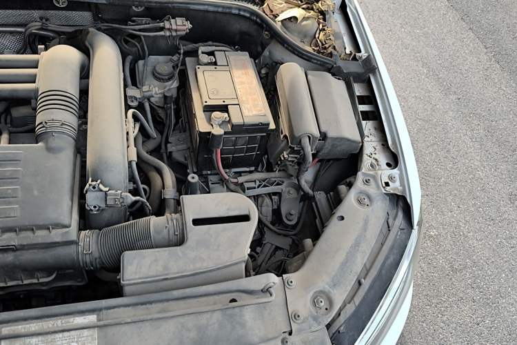 Used Volkswagen Sagitar 2015 230TSI Automatic Comfort Version Engine Bay Left