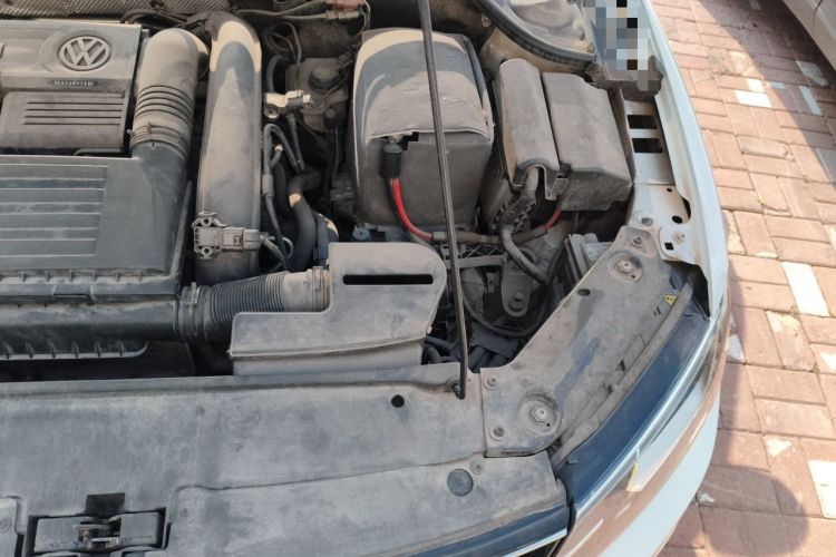 Used Volkswagen Sagitar 2015 230TSI Automatic Luxury Model Engine Bay Left