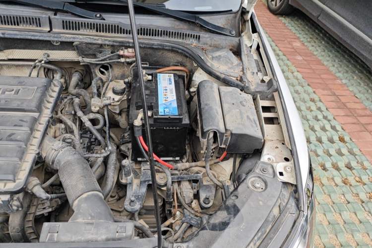 Used Volkswagen Sagitar 2015 1.6L Automatic Fashion Model Engine Bay Left