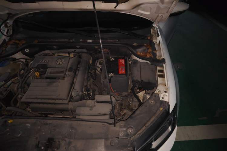 Used Volkswagen Sagitar 2015 230TSI Automatic Luxury Model Engine Bay Left