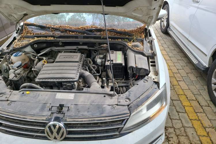 Used Volkswagen Sagitar 2015 1.6L Manual Fashion Edition Engine Bay Left