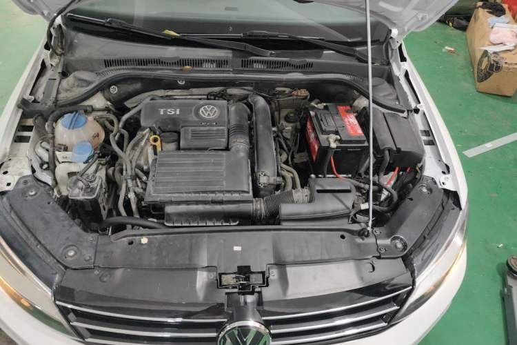 Used Volkswagen Sagitar 2015 230TSI Automatic Luxury Model Engine Bay Left