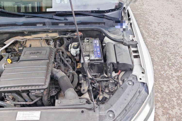 Used Volkswagen Sagitar 2015 1.6L Manual Comfort Model Engine Bay Left