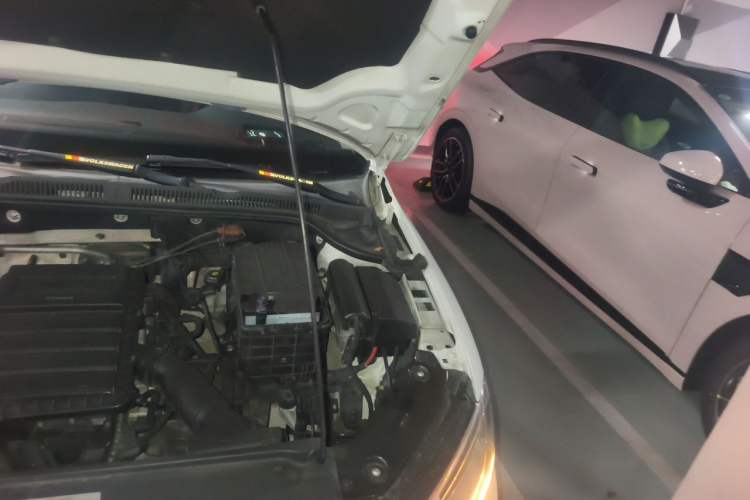 Used Volkswagen Sagitar 2015 1.6L Automatic Comfort Model Engine Bay Left