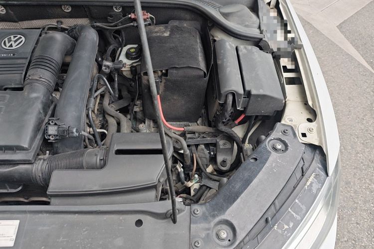 Used Volkswagen Sagitar 2015 230TSI Automatic Luxury Model Engine Bay Left