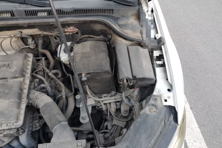 Used Volkswagen Sagitar 2015 1.6L Manual Comfort Model Engine Bay Left