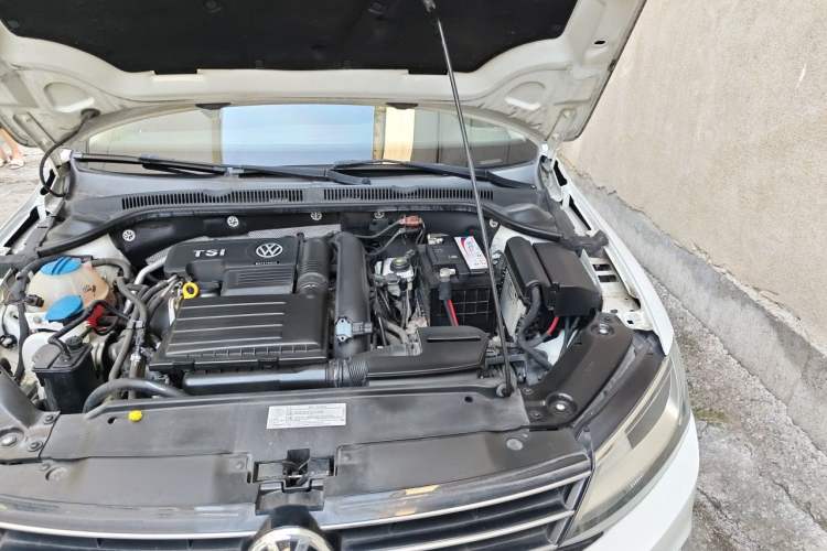 Used Volkswagen Sagitar 2015 230TSI Automatic Comfort Version Engine Bay Left