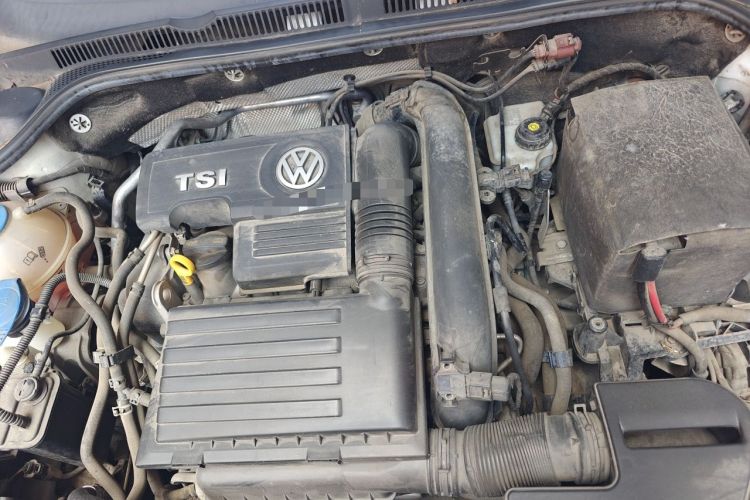 Used Volkswagen Sagitar 2015 230TSI Automatic Luxury Model Engine Bay Left