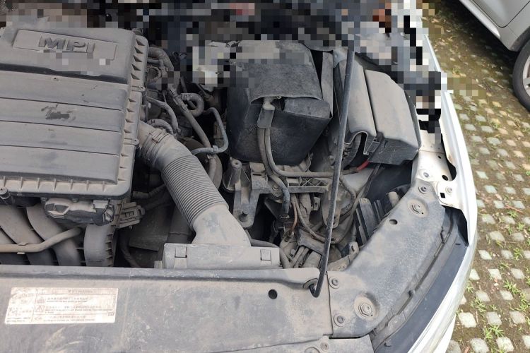 Used Volkswagen Sagitar 2015 1.6L Manual Comfort Model Engine Bay Left