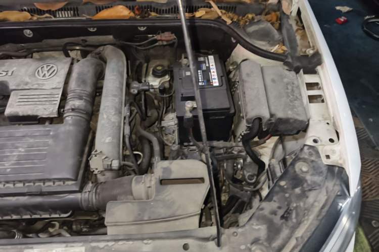 Used Volkswagen Sagitar 2015 230TSI Automatic Comfort Version Engine Bay Left