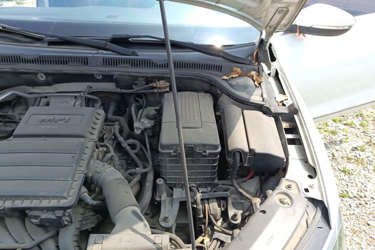 Used Volkswagen Sagitar 2015 1.6L Automatic Comfort Model Engine Bay Left