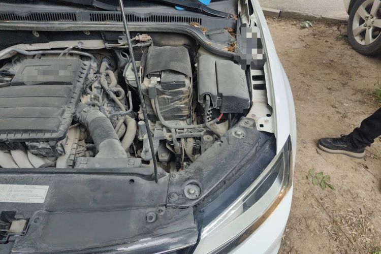 Used Volkswagen Sagitar 2015 1.6L Manual Comfort Model Engine Bay Left