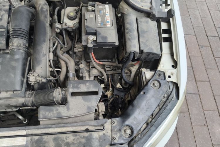 Used Volkswagen Sagitar 2015 230TSI Automatic Comfort Version Engine Bay Left