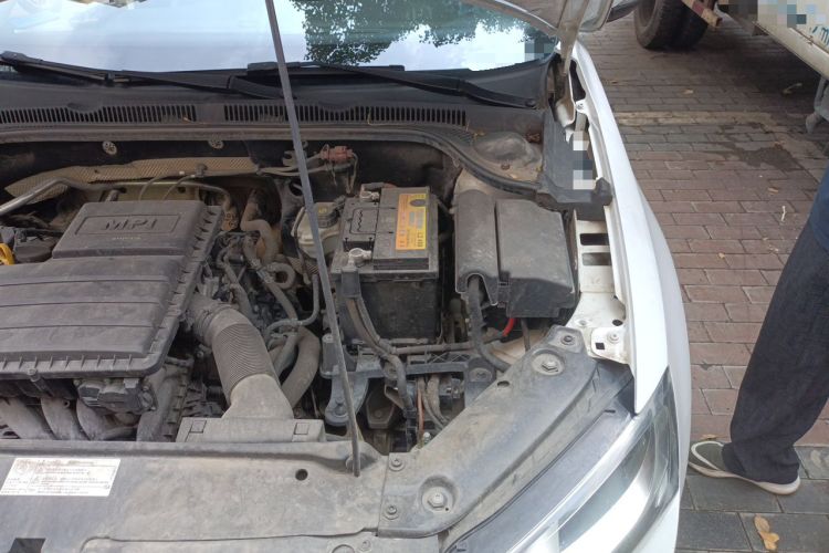 Used Volkswagen Sagitar 2015 1.6L Manual Comfort Model Engine Bay Left