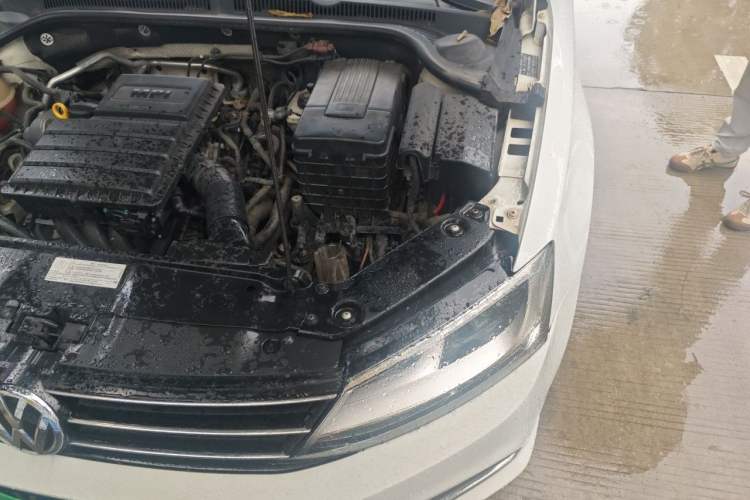Used Volkswagen Sagitar 2015 1.6L Automatic Comfort Model Engine Bay Left