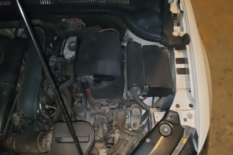 Used Volkswagen Sagitar 2015 230TSI Automatic Luxury Model Engine Bay Left